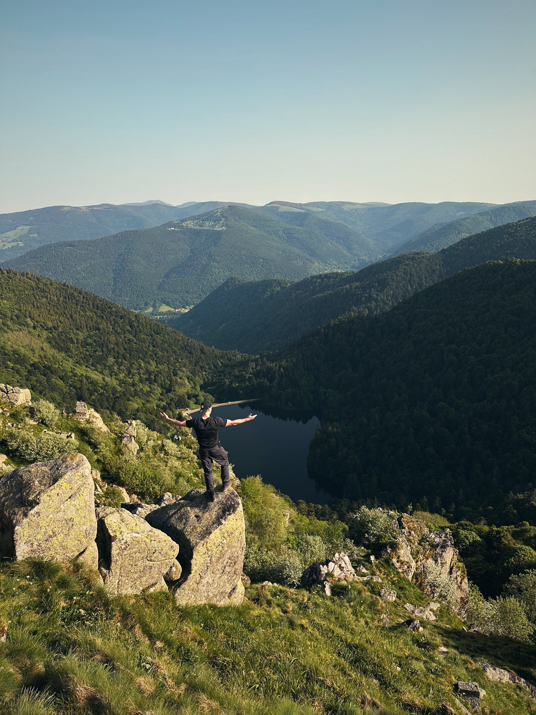 Felsen hoch über dem Lac de Schiessrothried