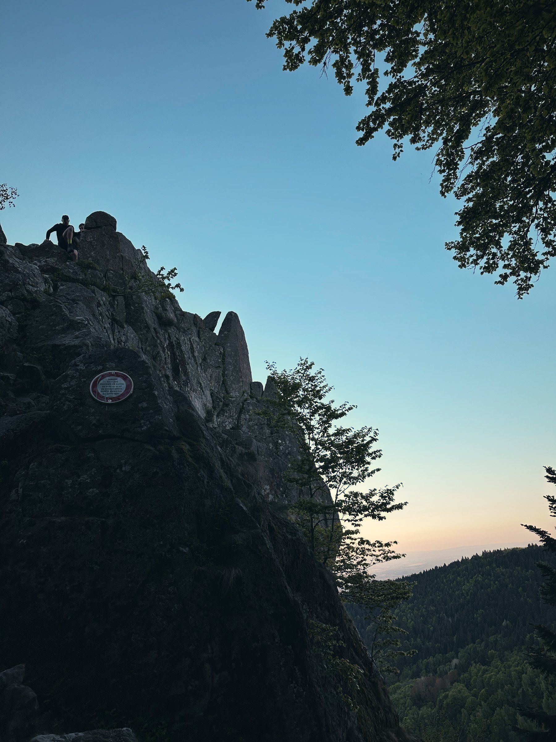 Felsen im letzten Abendlicht in den Südvogesen